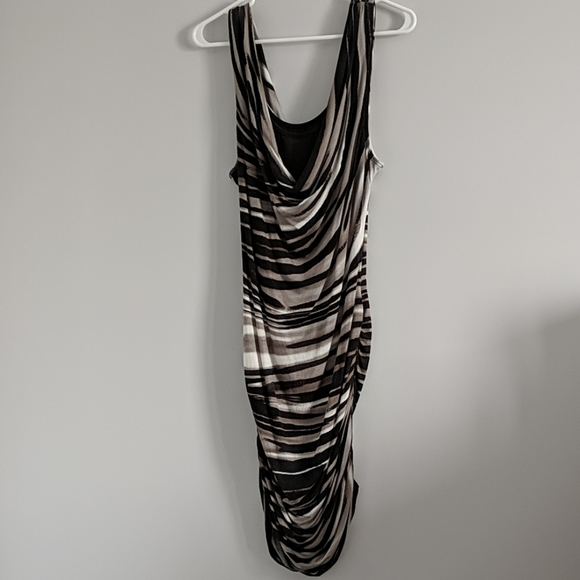 Stretchy print dress - Picture 2 of 4